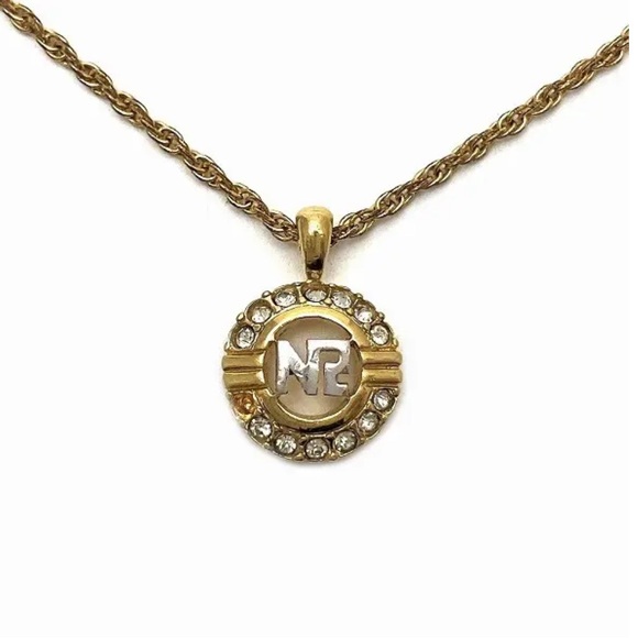 Nina Ricci Jewelry - Nina Ricci Gold Rope Chain Necklace With Pendant EUC